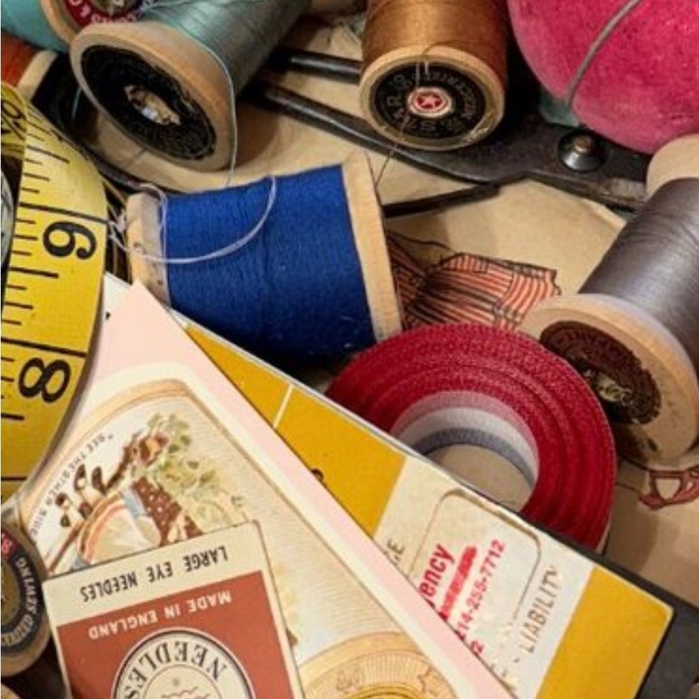 Huge Vintage Sewing Notion Bundle 25 pieces! - Picture 4 of 17